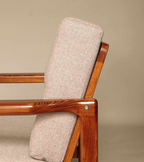 Image 1 of Poltrona vintage con rivestimento beige, design scandinavo.