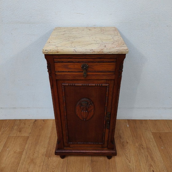 Image 1 of Comodino antico vintage con piano in marmo