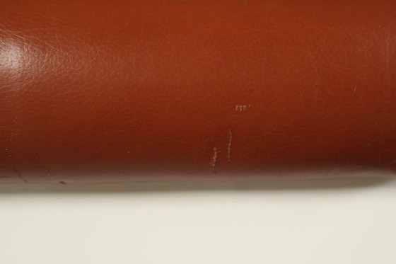Pair of sculptural cognac leather armchairs, 1970s – Metal (photo 9 of 15)