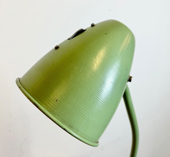 Image 1 of Lampada da tavolo industriale verde da officina, anni '60