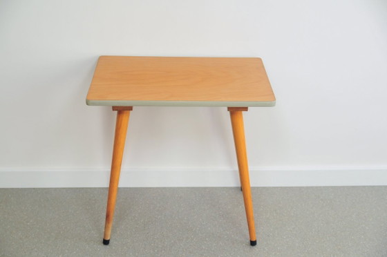 Table vintage en bois pieds coniques, Tables d'appoint, Marron, Mid Century Modern (photo 4 sur 5)