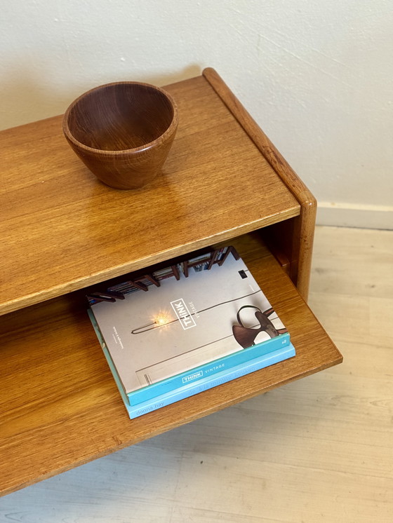 Image 1 of Tavolino laterale vintage danese in teak per mobili audio/TV