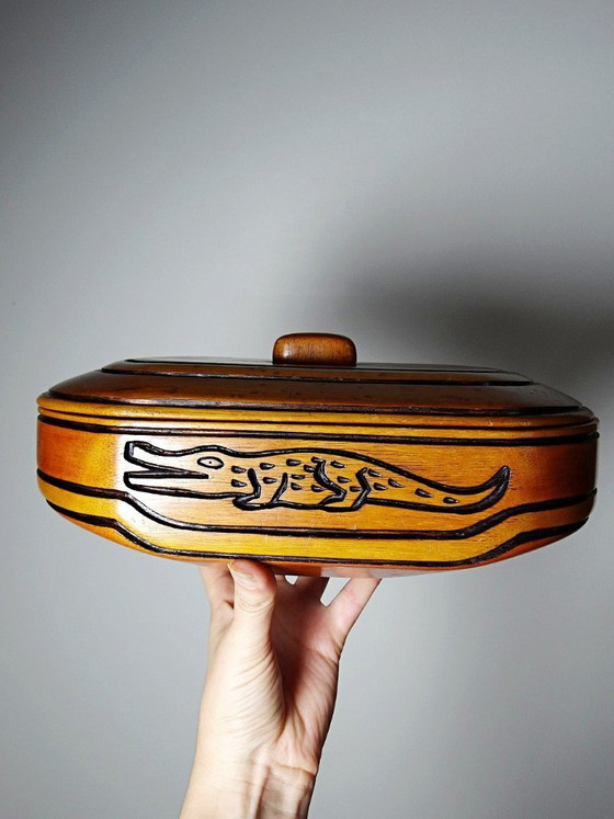 Vintage doos van exotisch monoxylhout, volkskunst, krokodillendecor – Decoratieve objecten, Wood (photo 5 of 13)