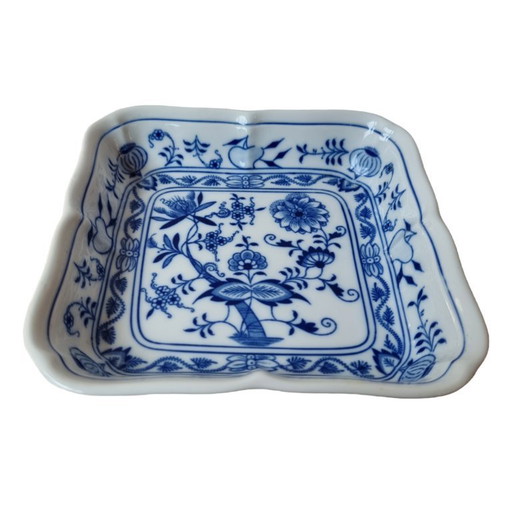 Vintage porcelain "Zwiebelmuster" bowl