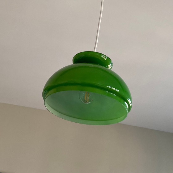 Image 1 of Grüne Pendelleuchte aus Opalglas