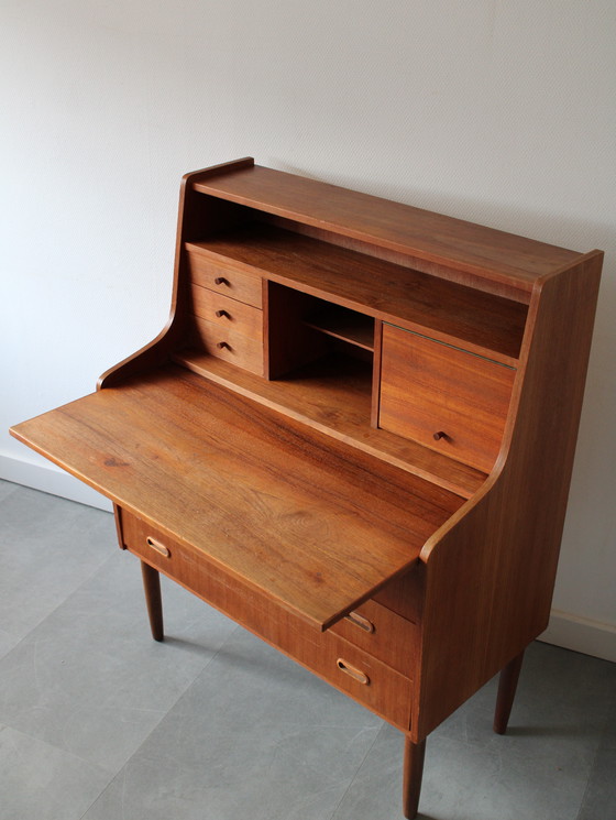 Image 1 of Scrivania danese vintage in teak