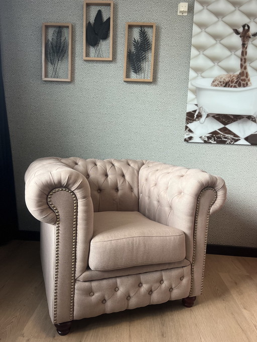 Fauteuil Chesterfield Brighton en tissu – Sable de jais