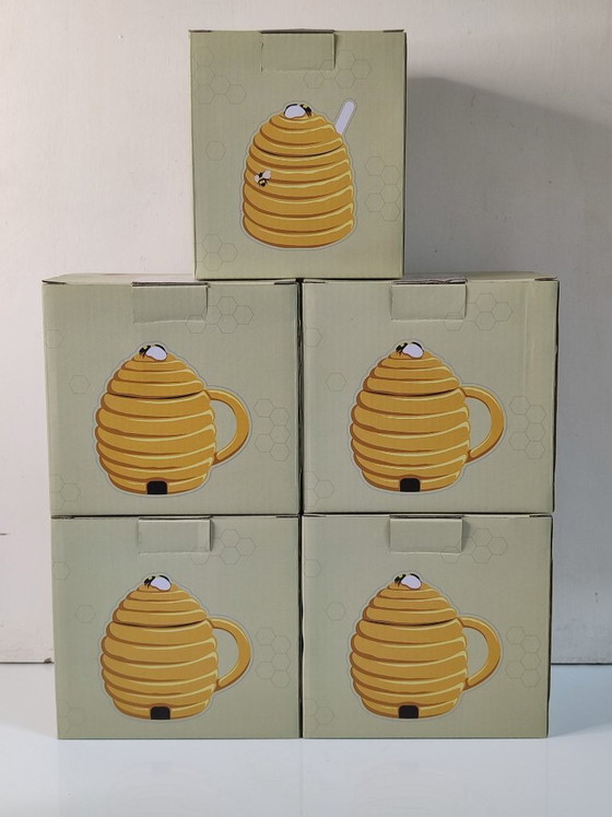 Image 1 of 4 "beehive" cups with lids + 1 "beehive" sugar bowl