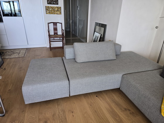 Image 1 of Canapé d'angle EYYE Cella avec repose-pieds, accoudoir et coussins en cuir