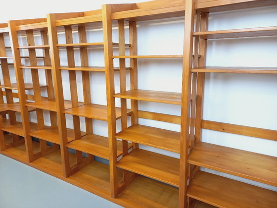 Image 1 of Grote modulaire boekenkast in 6 secties met 30 vintage grenenhouten planken uit de jaren 70 en 80.