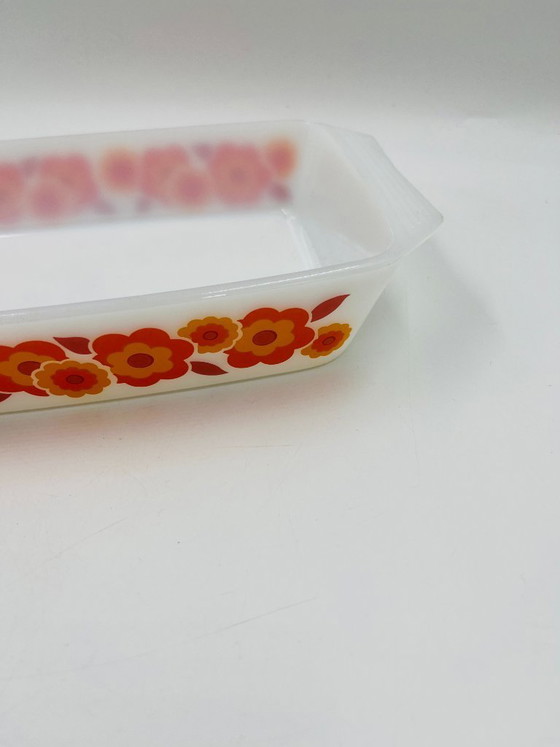 Image 1 of Piatto Arcopal con fiore di loto, arancione vintage, anni '70