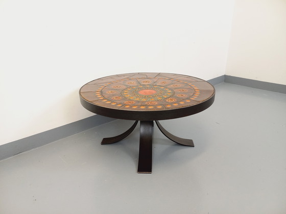 Image 1 of Tavolino da caffè rotondo vintage anni '60-'70 di Raymond Corroyez in ceramica e acciaio