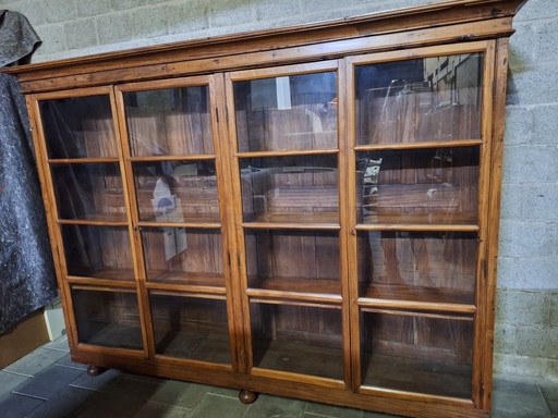 Houten vitrinekast made in Sri Lanka 