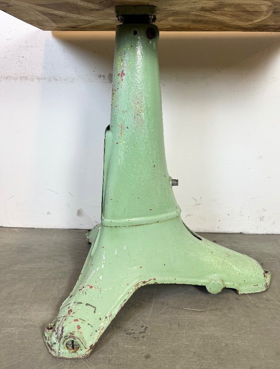 Image 1 of Mesa industrial verde de hierro fundido, década de 1960