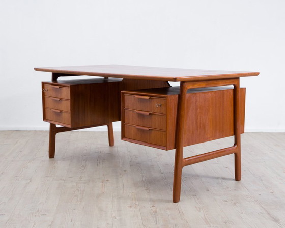 Image 1 of Deens teakhouten bureau van Omann Jr., model 75