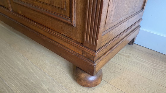 Image 1 of Magnifique armoire antique élégante avec beaucoup d'espace de rangement et 3 tiroirs