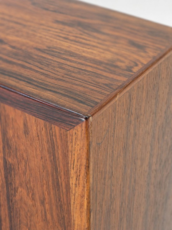 Enfilade basse en palissandre avec portes coulissantes. Danemark, années 1960 – Vaisseliers, Bois (photo 9 of 20)