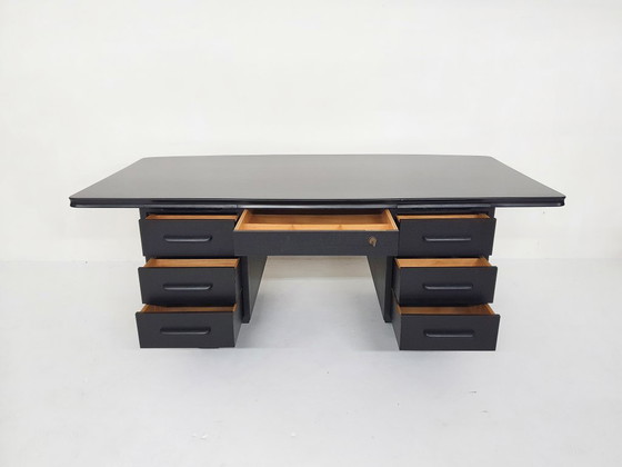 Escritorio ejecutivo de madera negra, década de 1960. – Wood (photo 8 of 21)