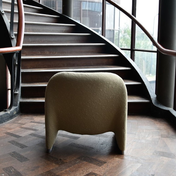 Artifort Alky Armchair – Textile (photo 5 of 9)