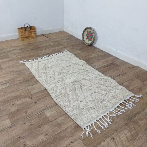 Image 1 of Modern Berber Rug – Handmade Berber Carpet | Moroccan Cream Wool Rug | 164 × 100 cm
