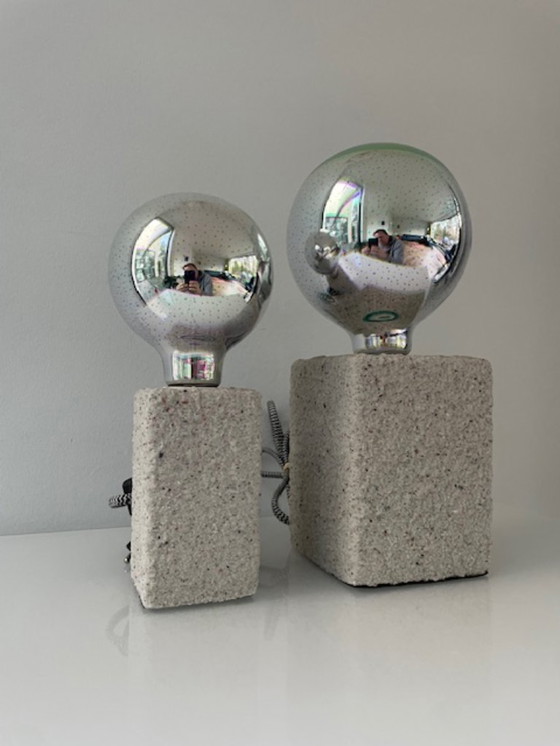 Image 1 of Set van twee moderne designlampen met sculpturale stenen basis