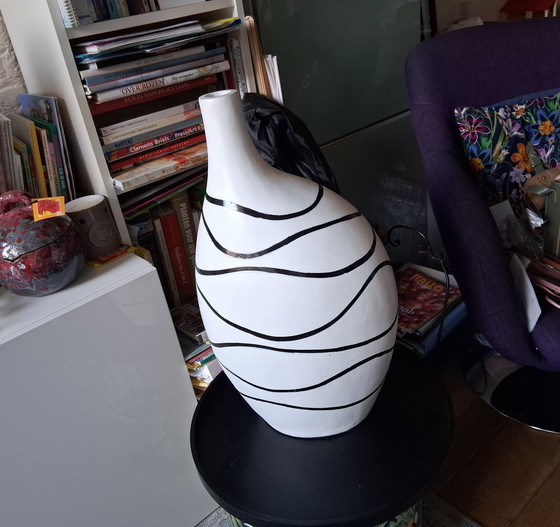 Image 1 of Schöne Keramik Pop-Art Vase in Schwarz/Weiß