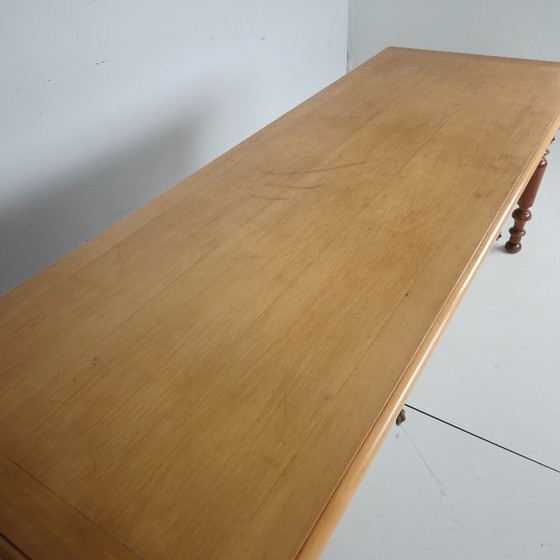 Image 1 of French dining table from the late 20th century with turned legs.