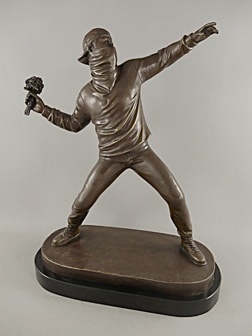Banksy bloemen werper bronzen beeld groot model