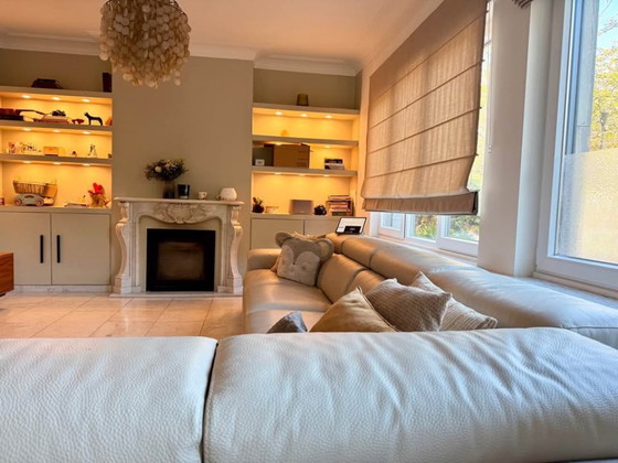 Image 1 of Superb leather corner sofa with electric recliner