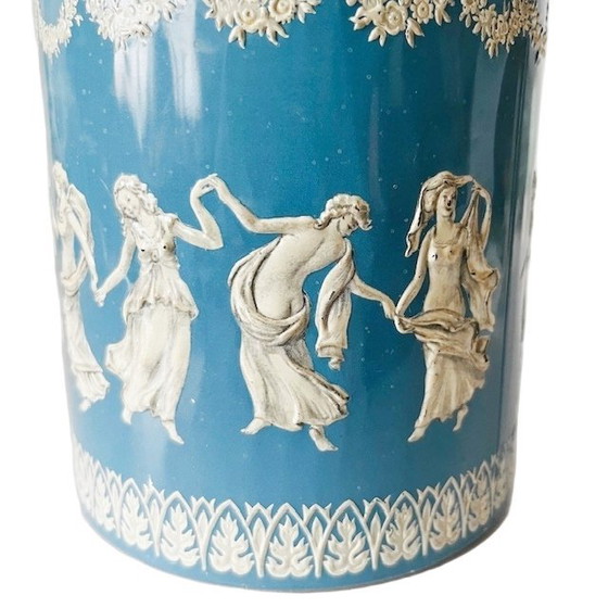 Image 1 of Vintage blik blauw wit Wedgewood Regency dans 1950's