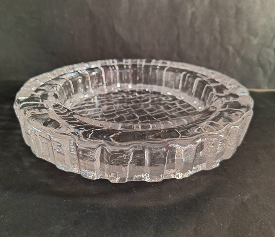 Image 1 of Pukeberg Glasbruk Sweden zware design ice glass schaal. Jaren 1960-1970. 