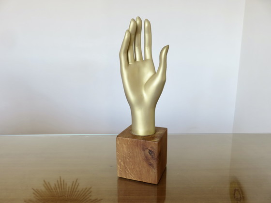 Image 1 of Hand aus vergoldetem Harz auf Holzsockel, 1970