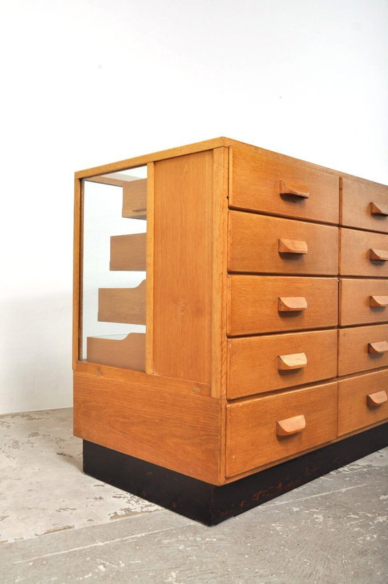 Image 1 of Vintage shop display case / counter in oak, 1930s