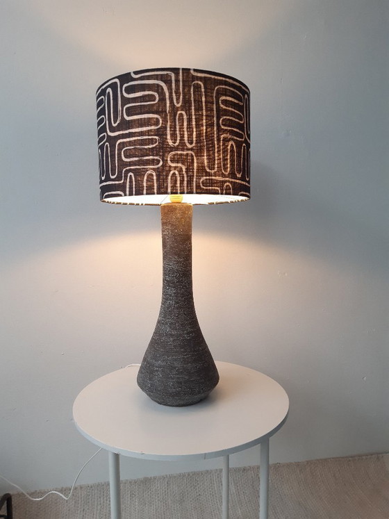 Image 1 of Vintage brutalist vloerlamp, bruin met turquoise lampvoet van chamotte klei met nieuwe handgemaakte lampenkap