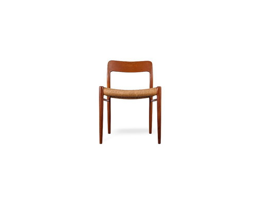 Silla original modelo 75 de JL Moller, Niels Otto Møller, teca, danesa.