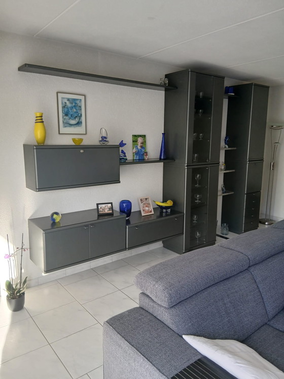 Image 1 of Wandmeubel merk interstar met losse elementen, kleur grijs