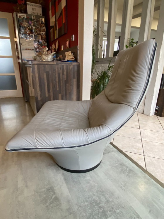 Image 1 of Mantis draaibare loungestoel met leren voetenbank van Gerard Van Den Berg, vintage jaren 70.