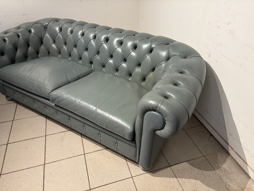 Canapé Chesterfield spacieux en cuir 2 places