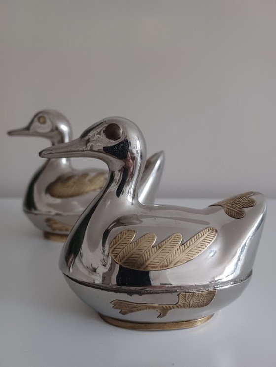 Image 1 of Vintage koppel tinnen eendjes met koper. Opbergdoosjes.