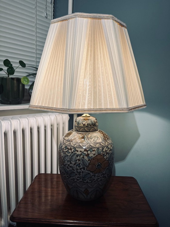 Image 1 of Vintage table lamp with beautiful shade