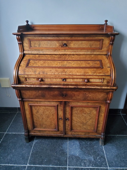 Biedemeier burr walnut secretaire