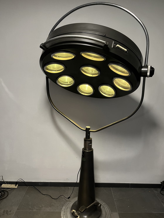 Image 1 of Lampe opératoire XXL sur trépied Nike