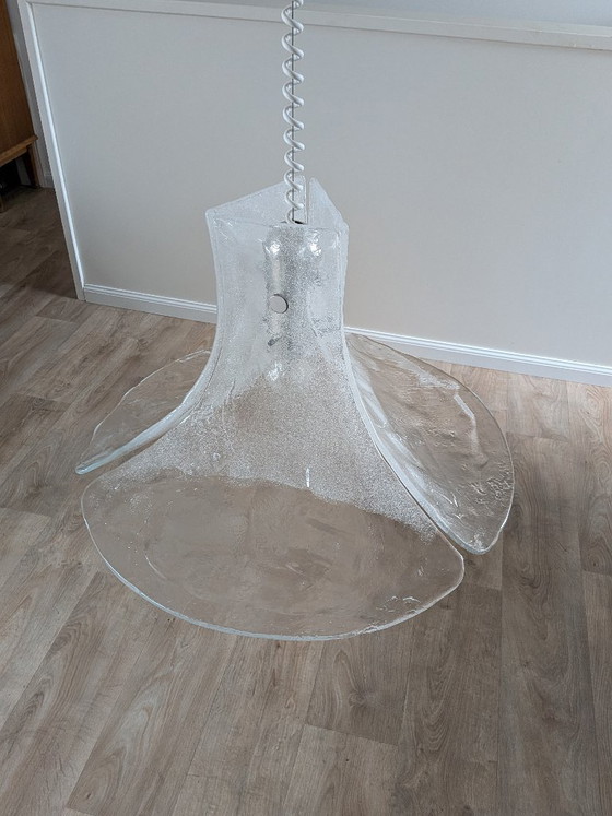 Image 1 of Suspension « Tulipe » en verre de Murano glacé, style milieu du XXe siècle, par Carlo Nason pour J.T. Kalmar (années 1960)