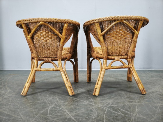 Image 1 of Conjunto de salón italiano de ratán y mimbre de los años 50, con cuatro sillones y mesa.