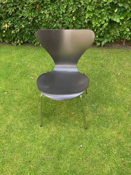 4 original butterfly chairs , by Fritz Hansen.