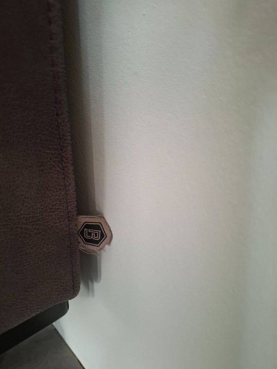 Image 1 of ¡Hermoso sofá de 4 plazas y reposapiés en ecopiel, gris oscuro!