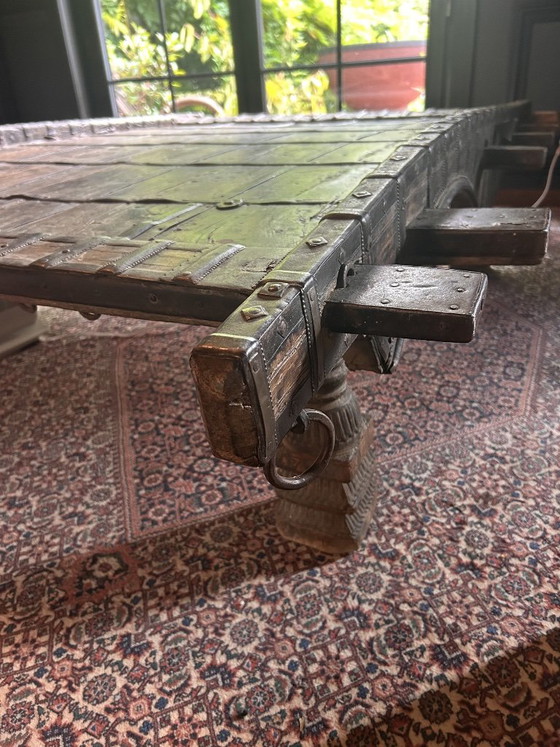 Einzigartiger antiker indischer Ochsenkarren-Couchtisch – Wabi-Sabi-Objekt – Handgemaakt, Couchtische, Iron (photo 3 of 5)