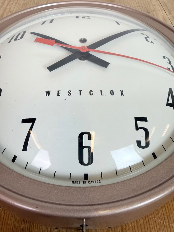 Image 1 of Bruine industriële elektrische wandklok van Westclox, jaren 60