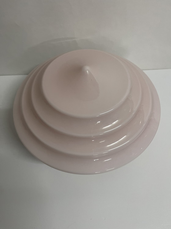 Image 1 of Lámpara de techo Art Déco rosa con pantalla escalonada y aplique de lujo en tonos pastel.