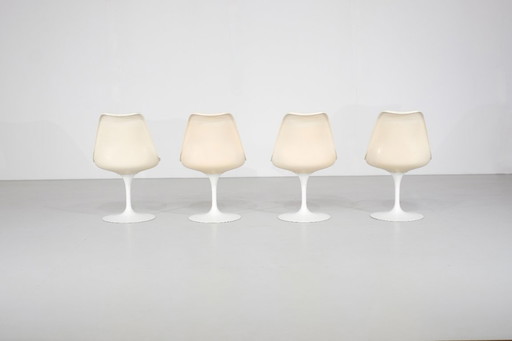 Set of 4 pivoting tulip chairs by Eero Saarinen for Knoll International - 1960s